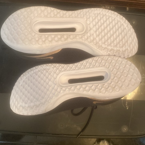 Nike ladies running shoes size 9 - Picture 4 of 4